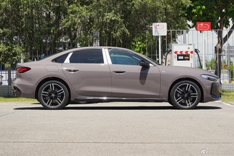 2026款一汽奥迪A5L 2.0T 运动版 Plus