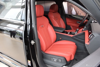 2024款添越 4.0T V8 长轴距版