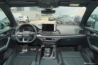 2025款奥迪Q5L 45周年典藏版 40 TFSI 豪华动感型图片