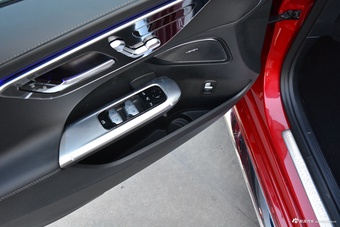 2024款奔驰C级 C 200 L 运动版