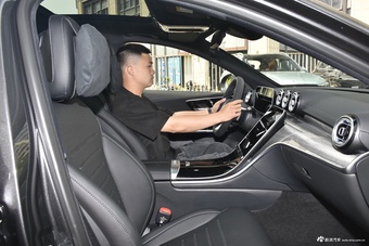 2025款奔驰C级 改款 C 260 L 运动版