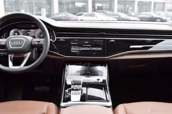 2025款奥迪Q7 55 TFSI quattro S line运动型