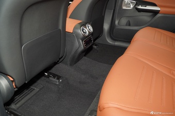 2025款奔驰GLC改款 300 L 4MATIC 豪华型 7座