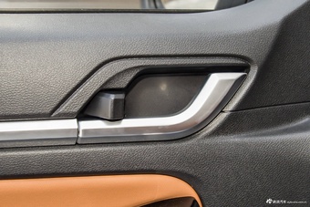 2022款福田征服者5 2.0T自动柴油两驱武林至尊长轴4F20TC