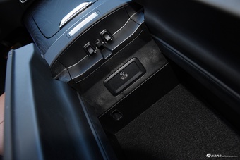 2025款奔驰E级 E 300 L 时尚运动型