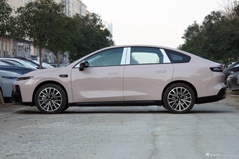 2025款零跑B01 550舒享版