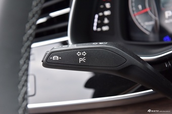 2025款奥迪Q7 55 TFSI quattro S line运动型