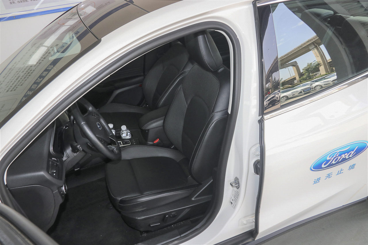2019款福克斯三厢1.5T 锋耀型EcoBoost 180