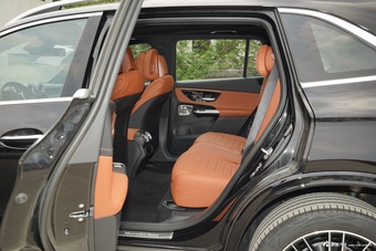 2025款奔驰GLC改款 300 L 4MATIC 豪华型 7座