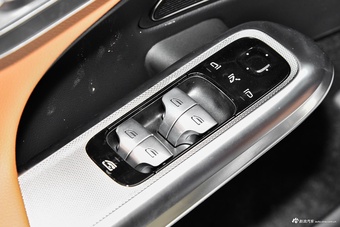 2024款奔驰E级 改款 E 300 L 时尚运动型