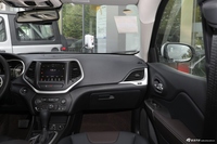 2020款自由光2.0L自动两驱经典运动版 