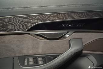 2025款奥迪A8L 45 TFSI quattro 豪华型