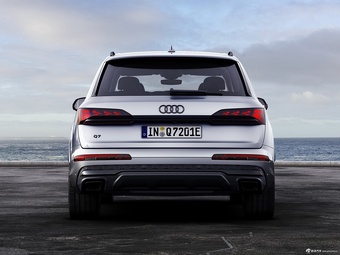 2024款奥迪Q7混动 55 TFSI e quattro 官图