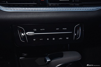 2025款奔腾B70 龙耀版 1.5T 质享型