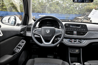  2019款宝骏310 1.2L自动舒适型