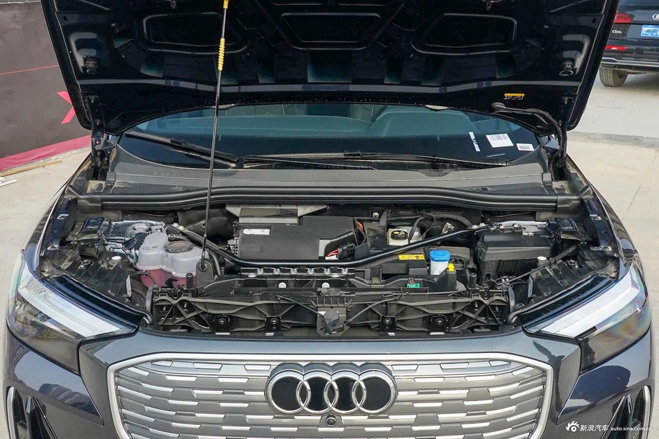 2023款奥迪Q4 e-tron 50 quattro 创境版