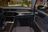 2022款奥迪A7L 55 TFSI quattro S-line 志远型流晶套装