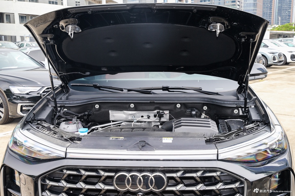 2026款奥迪Q6 45 TFSI quattro 黑武士版