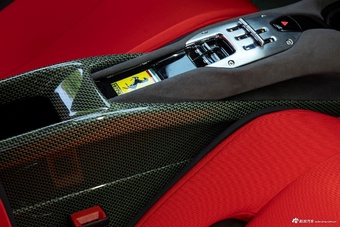 2026款法拉利SC40官图