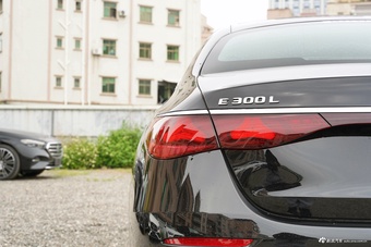 2025款奔驰E级改款 E 300 L 豪华型