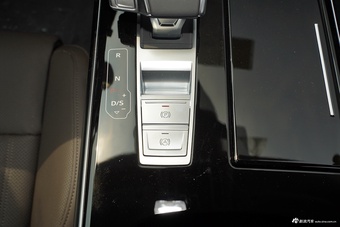 2025款奥迪A8L 45 TFSI quattro 豪华型
