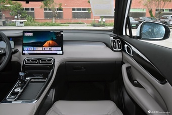 2025款博越L 第四代 1.5TD DCT 扬帆