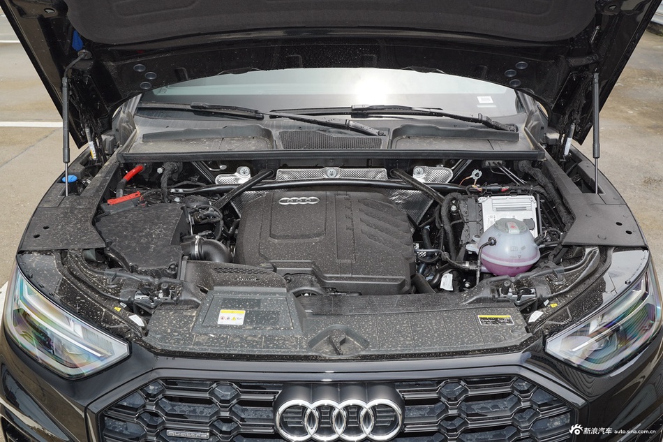 2025款奥迪Q5L 45周年典藏版 40 TFSI 豪华动感型