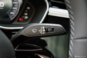 2025款奥迪Q3 45周年典藏版 40TFSI 时尚动感型