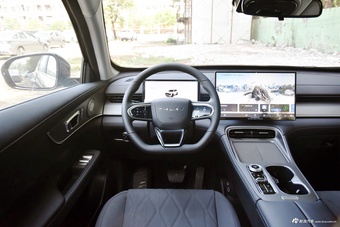 2025款瑞虎8 PLUS C-DM 1.5T 116KM豪华型 5座
