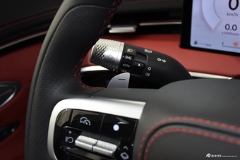 2025款捷尼赛思GV70 2.5T 四驱旗舰运动套件版