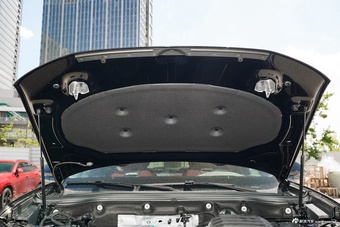 2024款奥迪Q6 45 TFSI quattro 黑武士版 6座