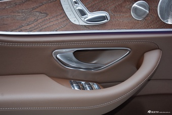 2022款奔驰E级 改款 E 300 L 豪华型