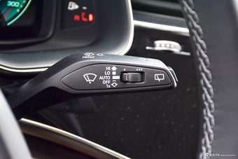 2025款奥迪Q7 45 TFSI quattro S line黑武士型