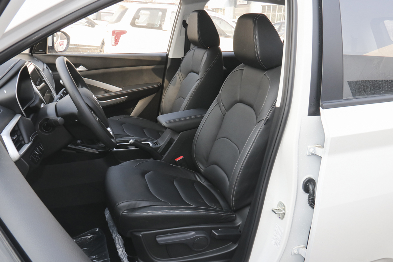 2020款宝骏530 1.5T CVT豪华互联型7座