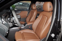 2025款奔驰GLB 220 时尚型