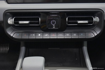 2025款北京BJ40e 魔核电驱进阶版