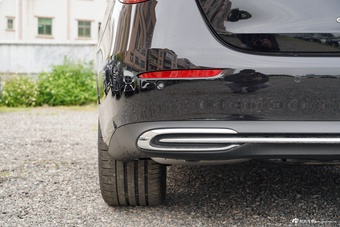 2025款奔驰E级改款 E 300 L 豪华型