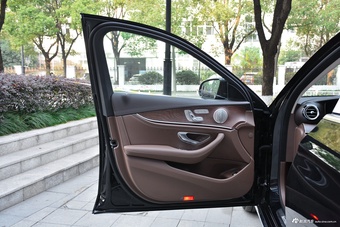 2022款奔驰E级 改款 E 300 L 豪华型