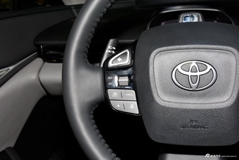 2025款一汽丰田bZ5 550 PRO智行版