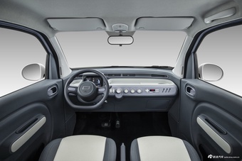 2025款奔腾小马官图