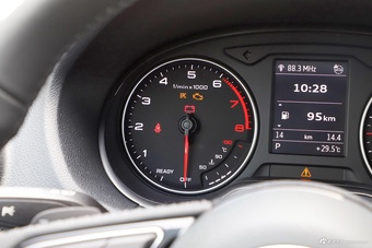 2022款奥迪Q2L 35 TFSI 进取致雅型