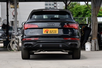 2025款奥迪Q5L Sportback 45周年典藏版 40 TFSI 豪华型