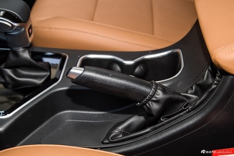 2022款福田征服者5 2.0T自动柴油两驱武林至尊长轴4F20TC