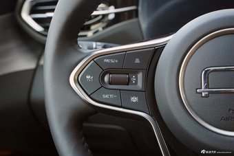 2025款奔腾T90 龙耀版 1.5T 欢享型