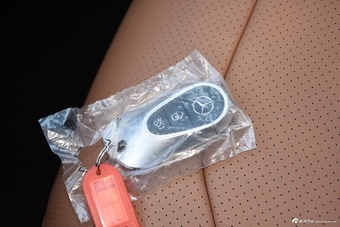 2025款奔驰E级 E 300 L 时尚运动型