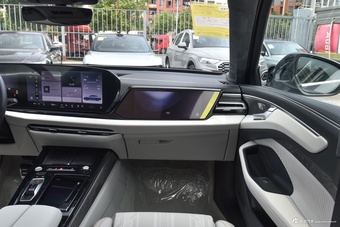 2026款奥迪A6L 2.0T 尊享致雅型