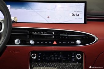 2025款捷尼赛思GV70 2.5T 四驱旗舰运动套件版