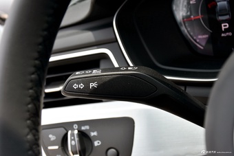 2025款奥迪A4L 200万辆悦享版 40 TFSI 时尚动感型