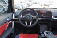 2025款宝马iX1 eDrive25L X设计套装