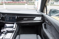 2024款奥迪SQ7 4.0 TFSI 暗夜骑士版